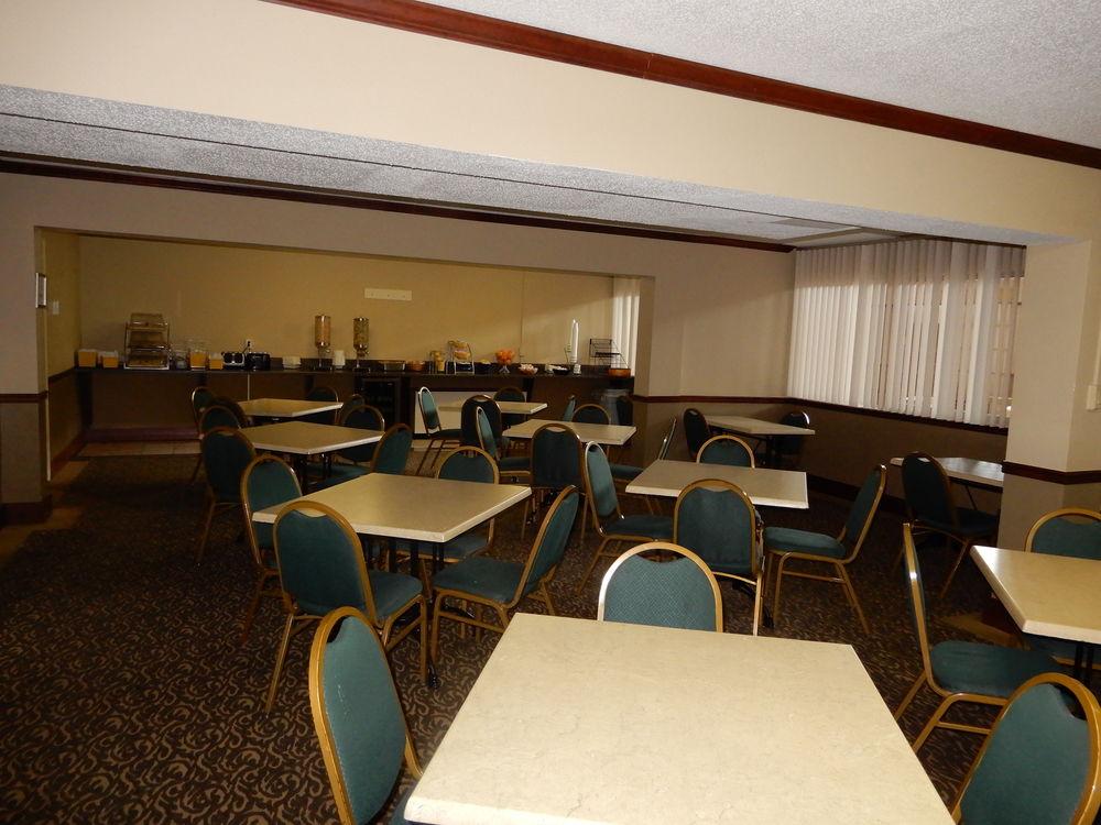 Clarion Hotel Milwaukee Airport Екстер'єр фото