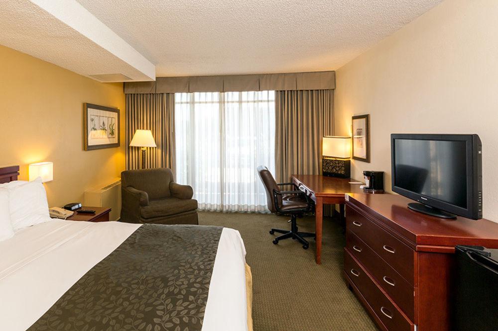 Clarion Hotel Milwaukee Airport Екстер'єр фото