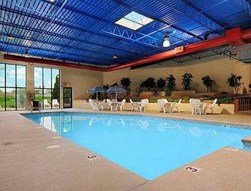 Clarion Hotel Milwaukee Airport Екстер'єр фото